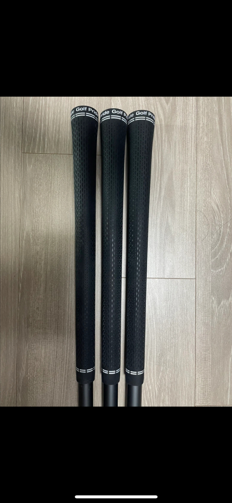 김홍택 프로 사용 : 해저더스 스모크블랙 드라이버, 3번 우드 샤프트 (핑, 캘러웨이 슬리브) 이미지