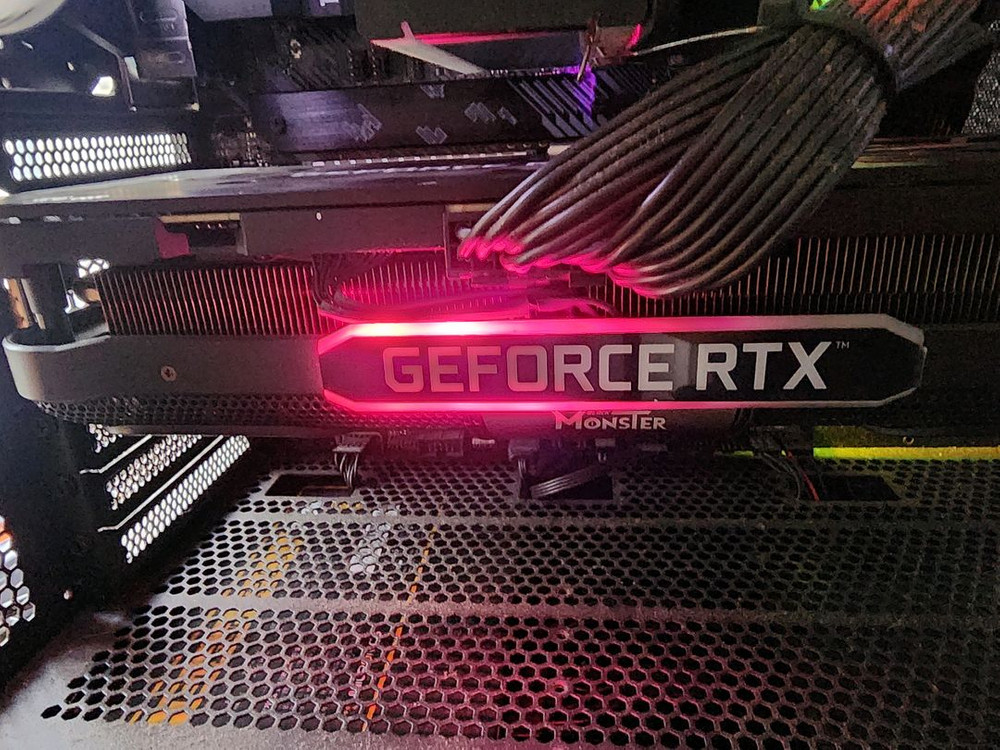 이엠텍 rtx3070 블랙몬스터 그래픽카드 이미지