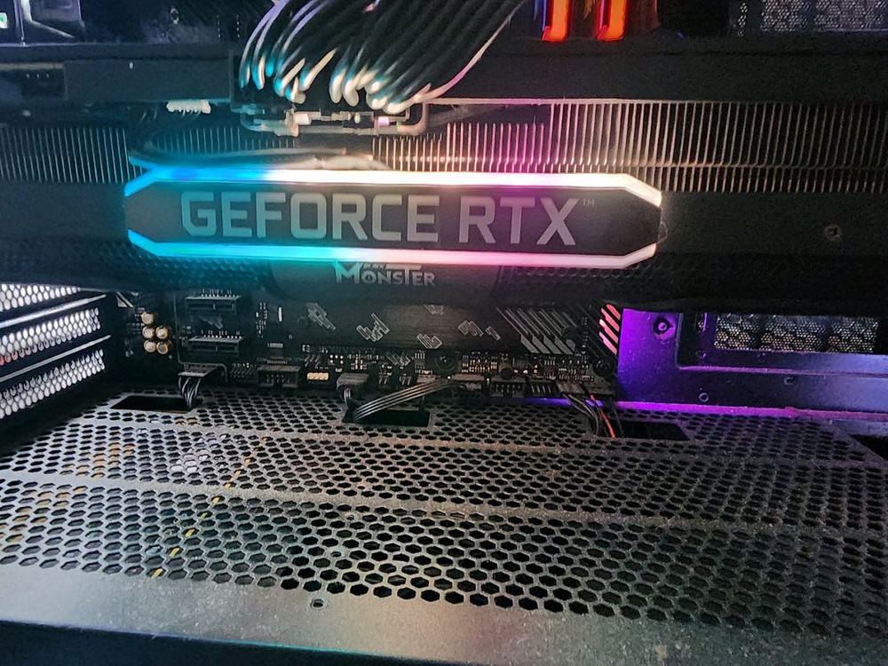 이엠텍 rtx3070 블랙몬스터 그래픽카드 이미지
