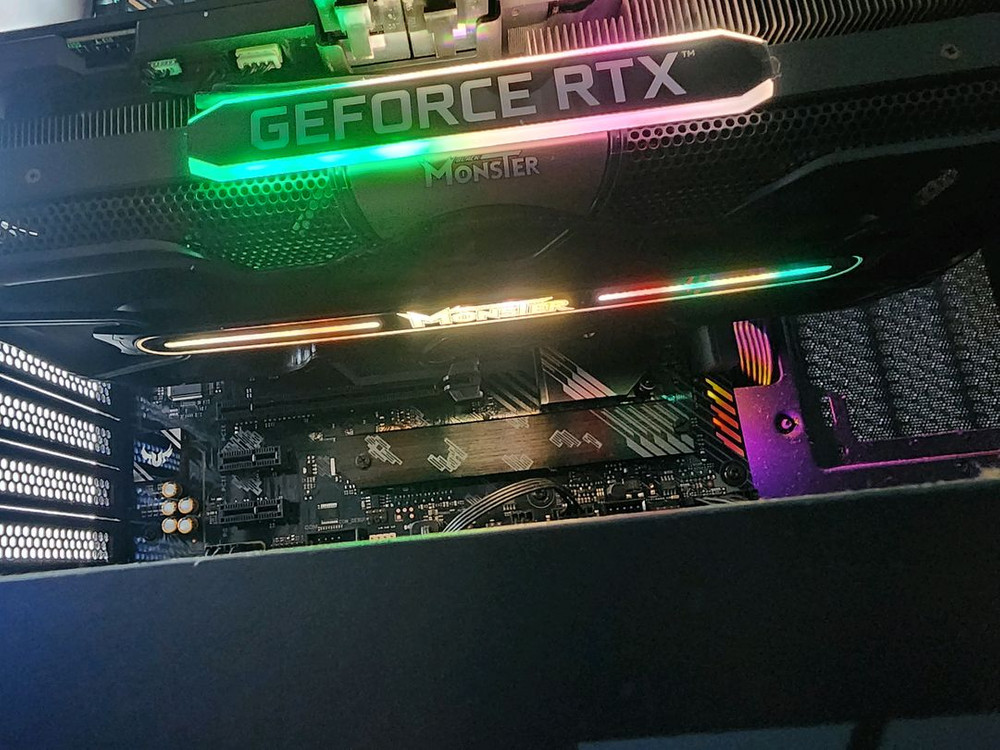 이엠텍 rtx3070 블랙몬스터 그래픽카드 이미지