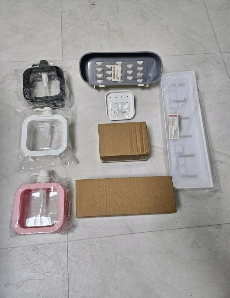 욕실 물건들을 깔끔하게 정리해줄 여러 선반들 판매 해요 이미지