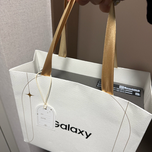 갤럭시 트라이폴드 미개봉 새상품 이미지