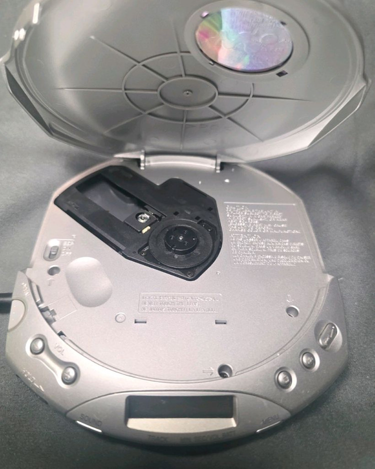 소니(Sony) 워크맨 D-E351 휴대용 CD 플레이어 이미지