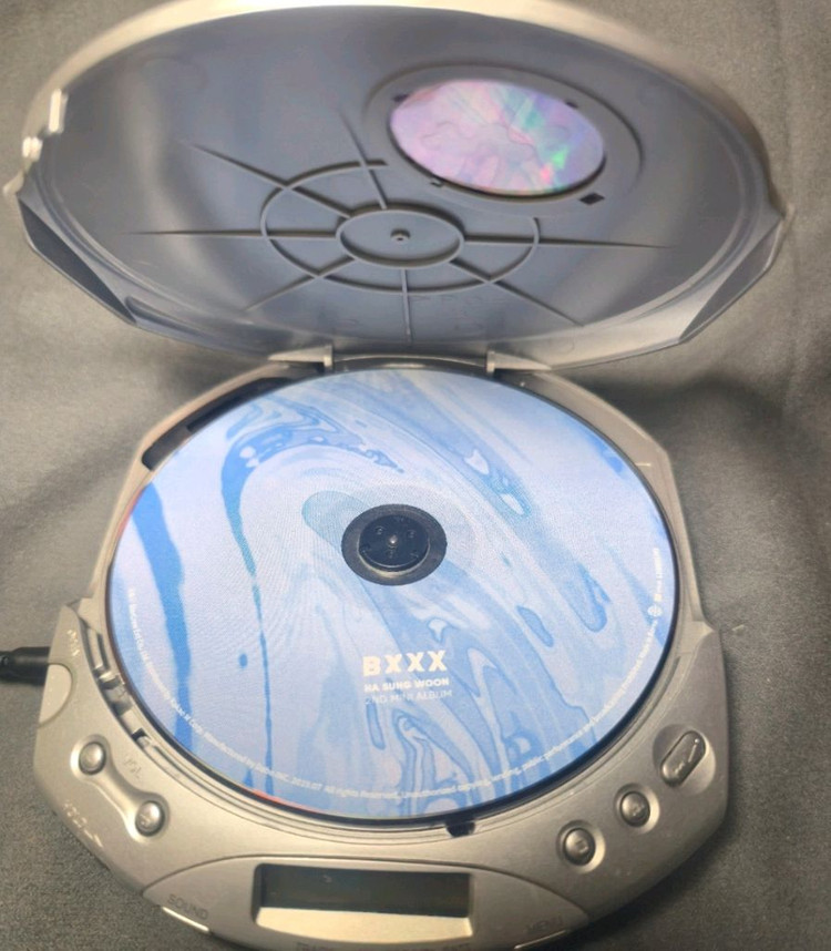 소니(Sony) 워크맨 D-E351 휴대용 CD 플레이어 이미지