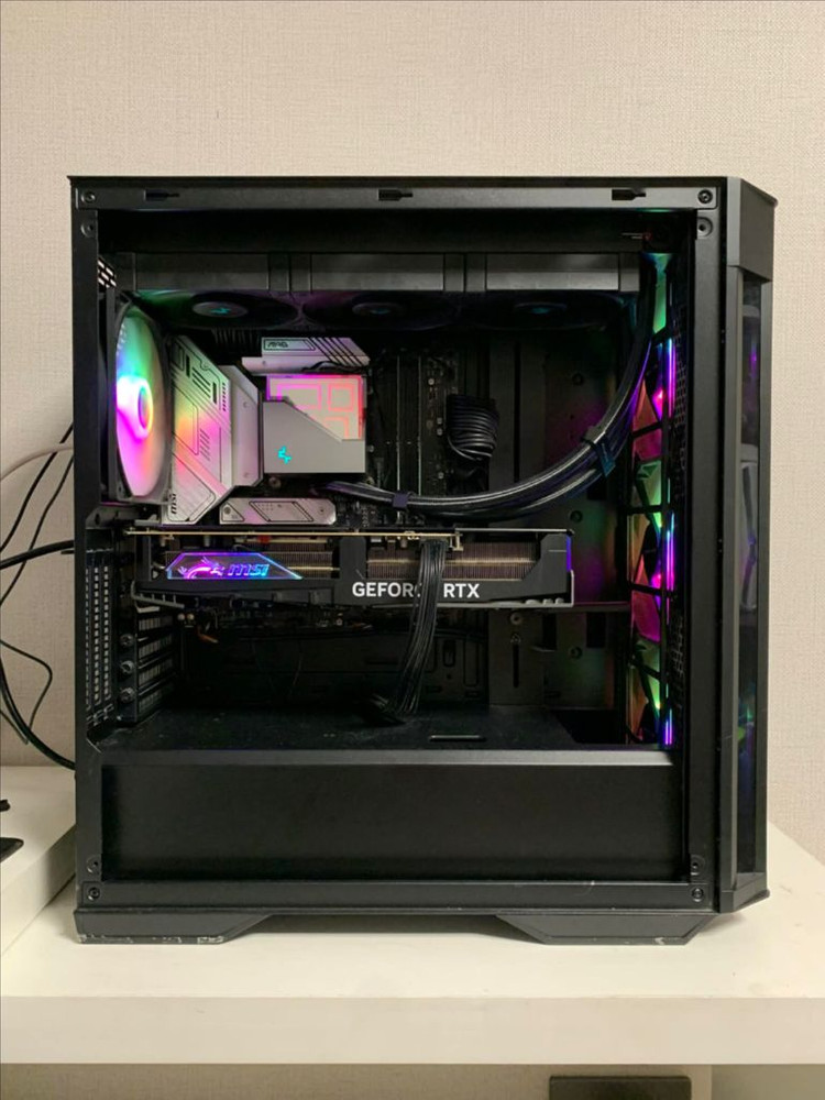 i7 13700kf rtx 4080super 게이밍 컴퓨터 본체 이미지