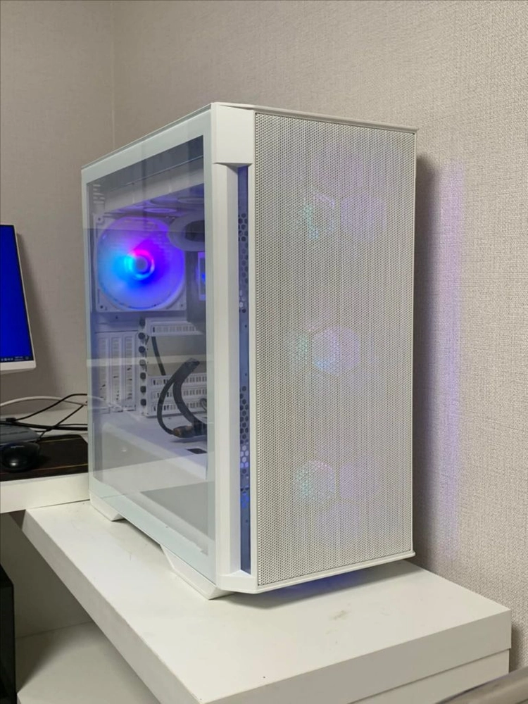 7950x3d rtx 5070ti 게이밍 컴퓨터 본체 이미지