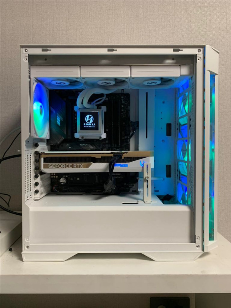 7950x3d rtx 5070ti 게이밍 컴퓨터 본체 이미지