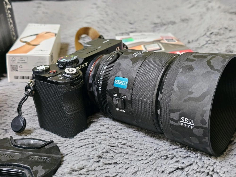 소니 a7c2 바디 + 시루이 85mm f1.4 망원 85.4 여친렌즈 이미지