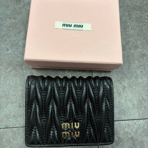 미우미우 반지갑 이미지