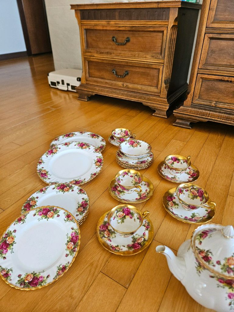 앤틱 영국 로얄알버트 황실장미 셋트(개별도)판매합니다 (컨디션 상) 이미지