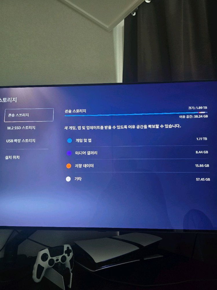 ps5pro+거치대+30주년듀얼센스+ssd 2테라+1테라외장메모리 이미지