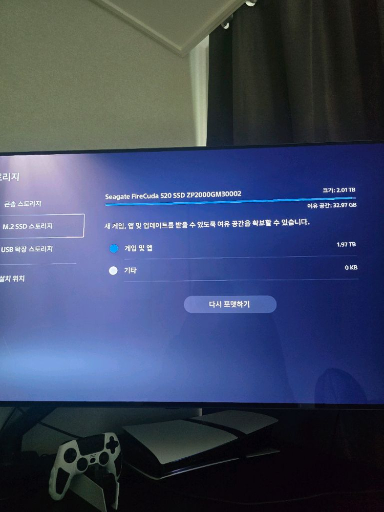 ps5pro+거치대+30주년듀얼센스+ssd 2테라+1테라외장메모리 이미지
