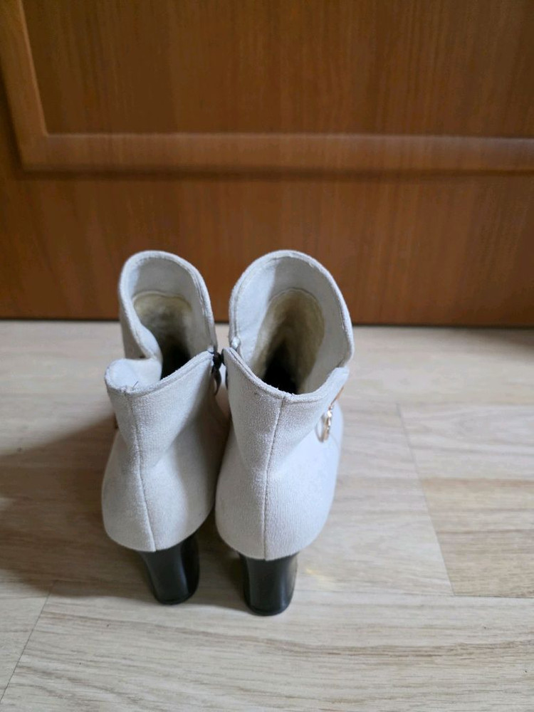 (새상품) 고급 스웨이드 큐빅장식 앵글부츠(240~245mm) 이미지
