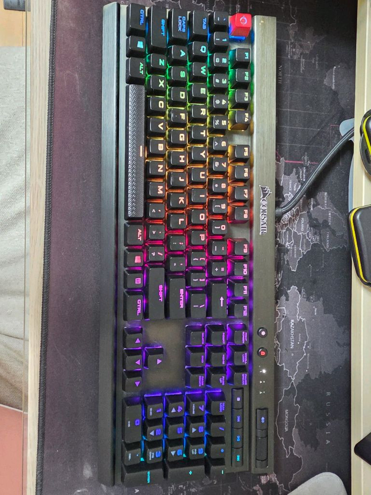 커세어 K70 LUX RGB 갈축 영문 키보드 이미지