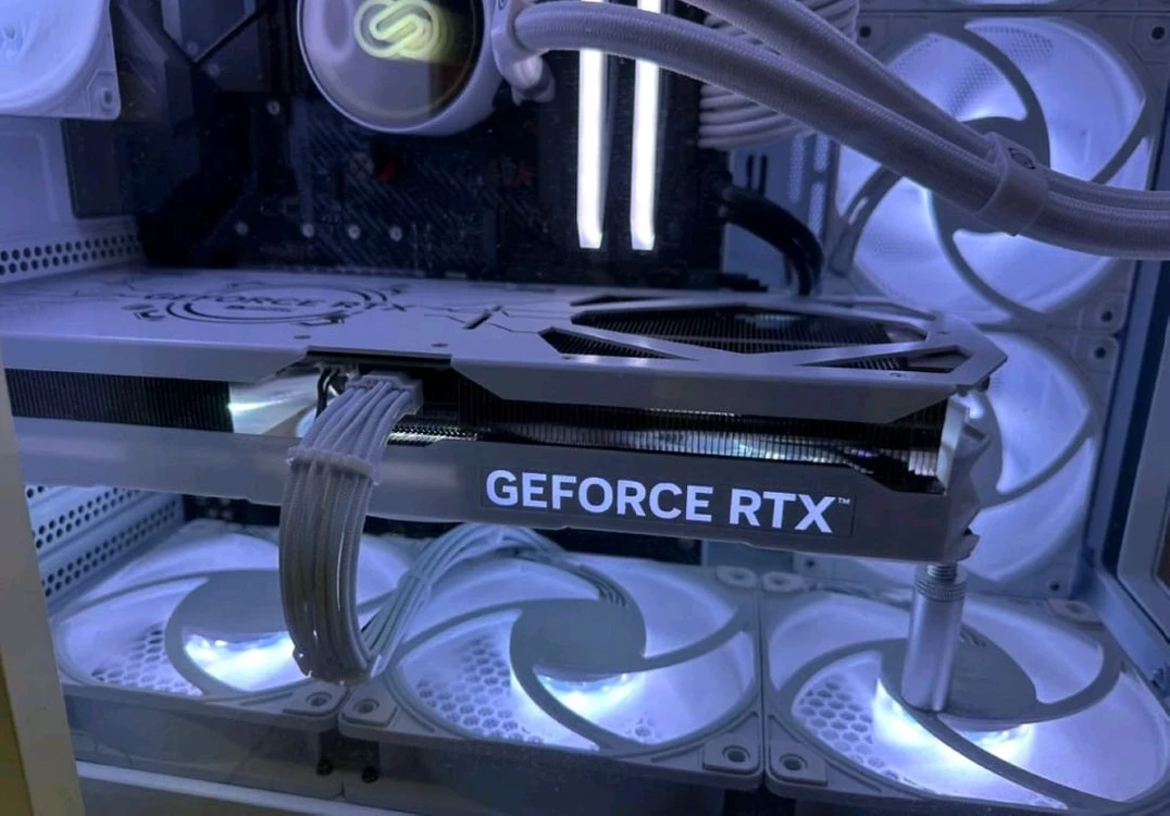 GeForce RTX 4070 SUPER 팝니다 - 안심되는 중고거래