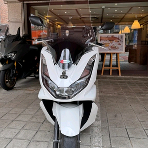 혼다 PCX 125 화이트 21년식 팝니다 이미지
