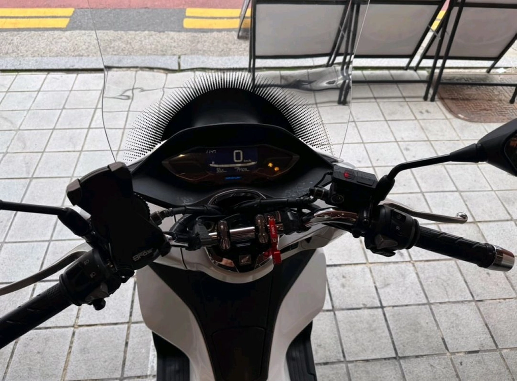혼다 PCX 125 화이트 21년식 팝니다 이미지