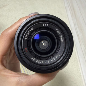 소니 24mm f1.8 칼자이스 렌즈 SEL24F18Z 이미지