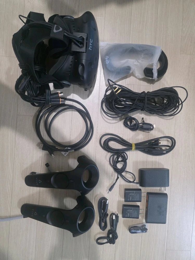 VR 헤드셋 HTC vive 1세대 이미지
