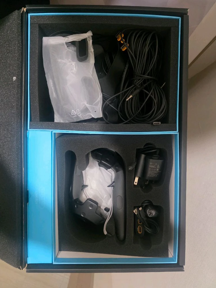 VR 헤드셋 HTC vive 1세대 이미지
