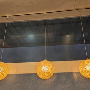 옐로우 라탄 펜던트 조명 3개 레일 포함 이미지