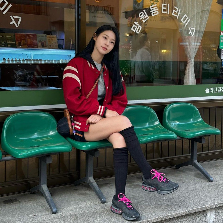 [235] 나이키 우먼 에어맥스 DN 설현 운동화 이미지