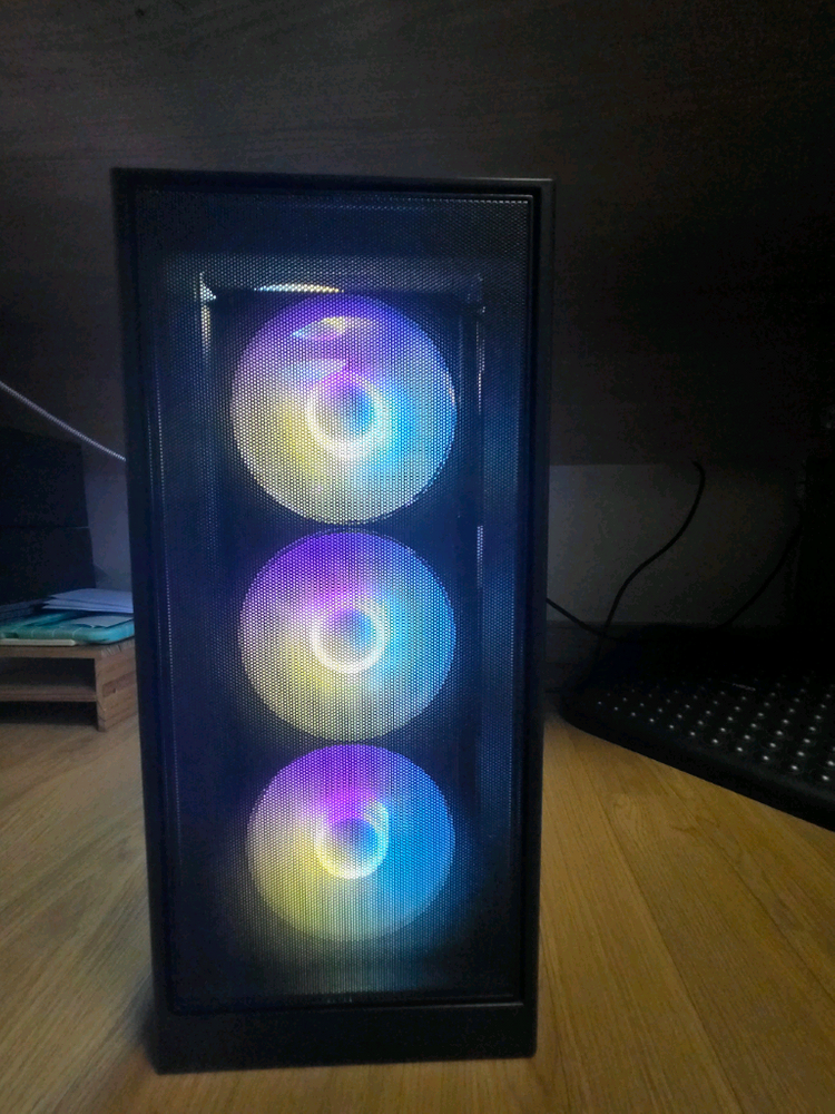 AMD 라이젠 9600x, rtx5060 등 컴퓨터 본체 이미지