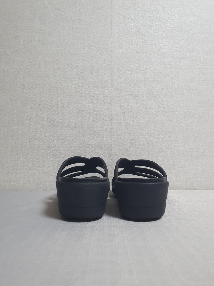 250mm 크록스 산라 스트래피 웨지 샌들 블랙 W8 이미지