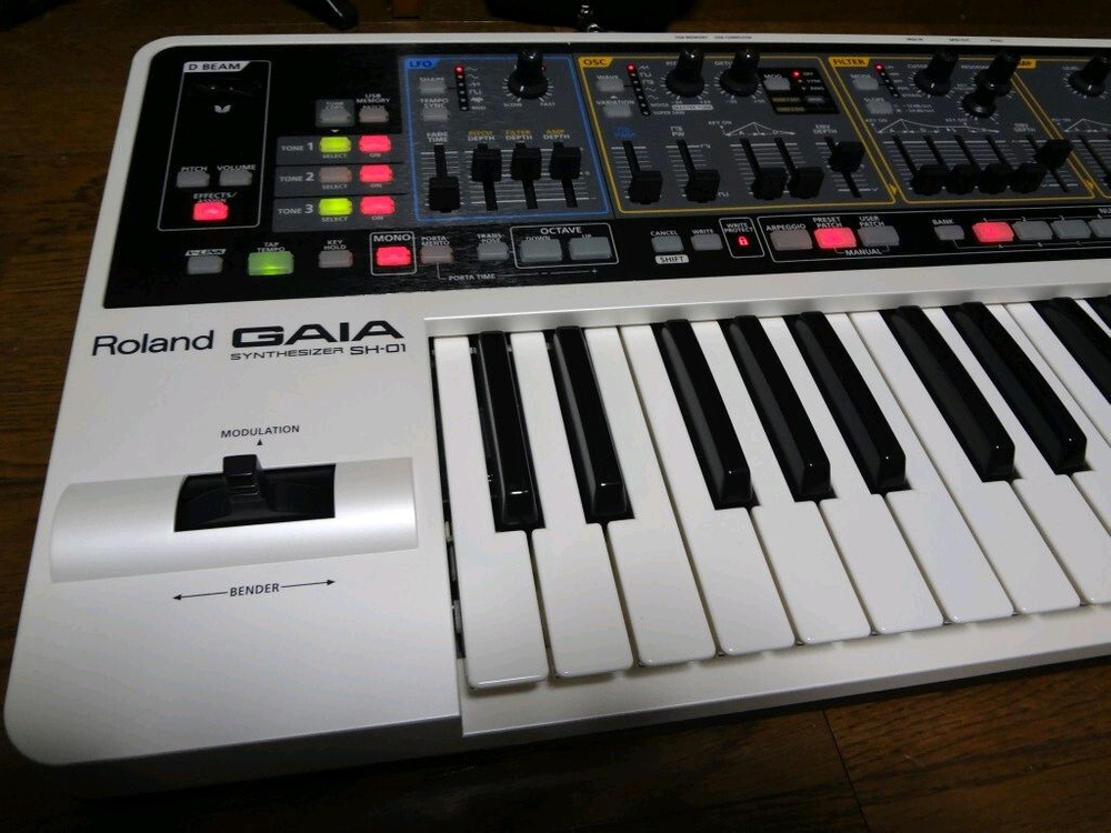 특A급롤랜드 GAIA SH-01 신디사이저 이미지
