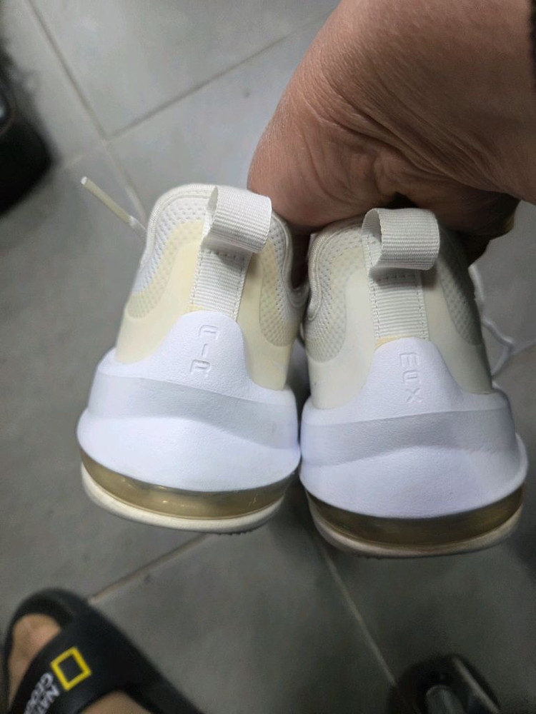 나이키 에어맥스 240 이미지