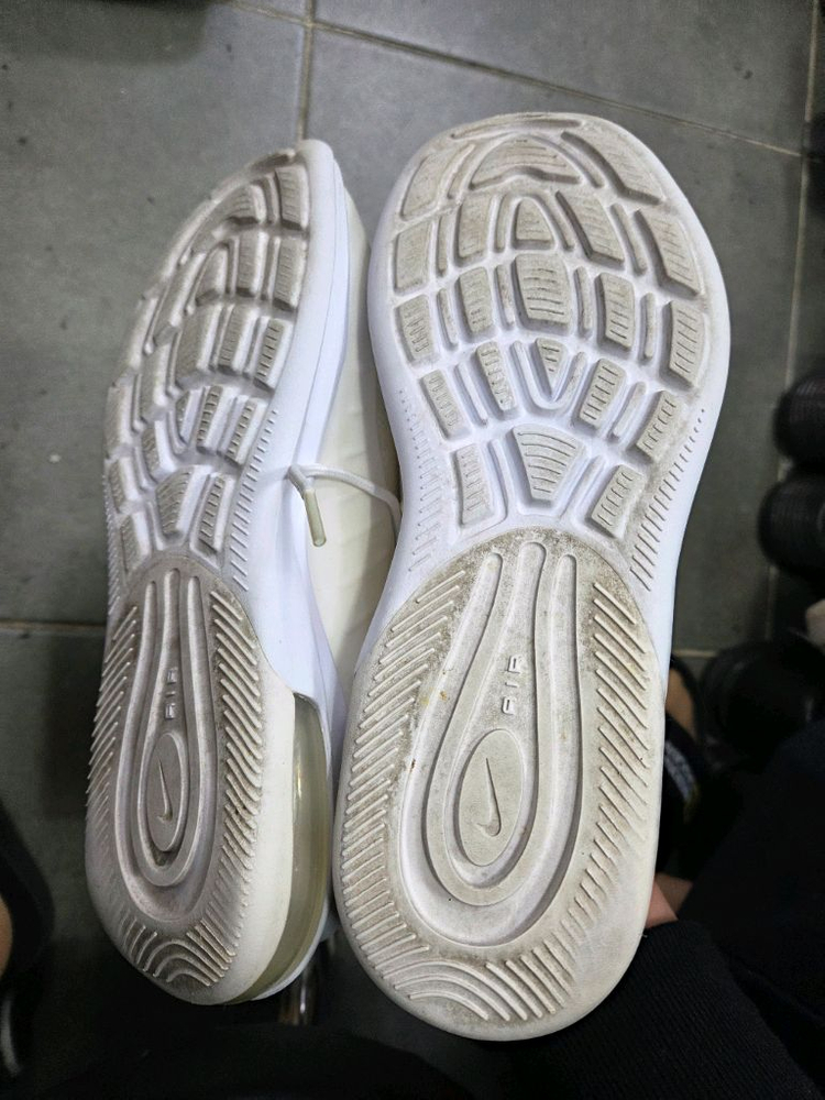 나이키 에어맥스 240 이미지