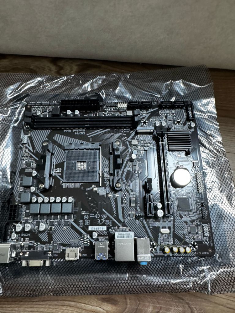 RTX 4060 라이젠5600데스크탑 이미지