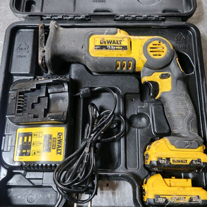 디월트 12v 충전컷소 DCS310 팝니다 이미지