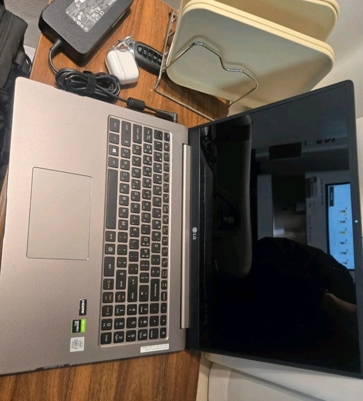17인치 LG울트라기어 노트북 판매합니다. (I7, GTX1650, 16G) 이미지