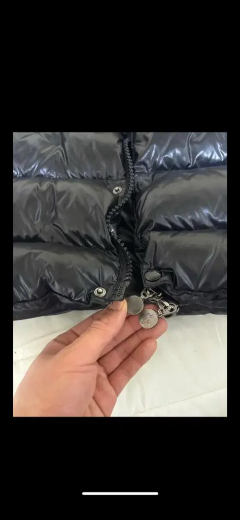 몽클레어 유광 조끼 패딩 이미지