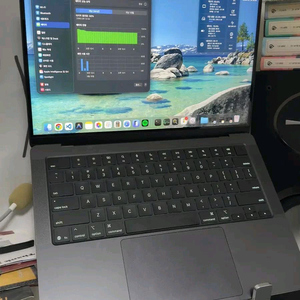 맥북프로 m5 기본모델 이미지