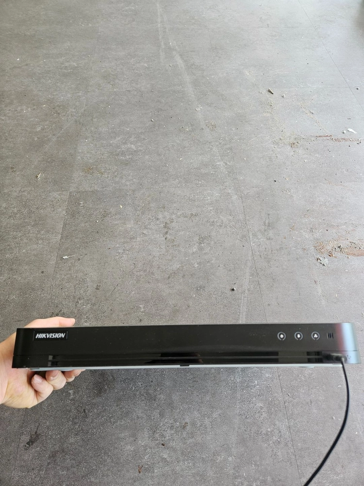 hikvision ids-7216huhi-m2/s 하이크비전 800만화소 16채널 본체와 카메라8대 이미지