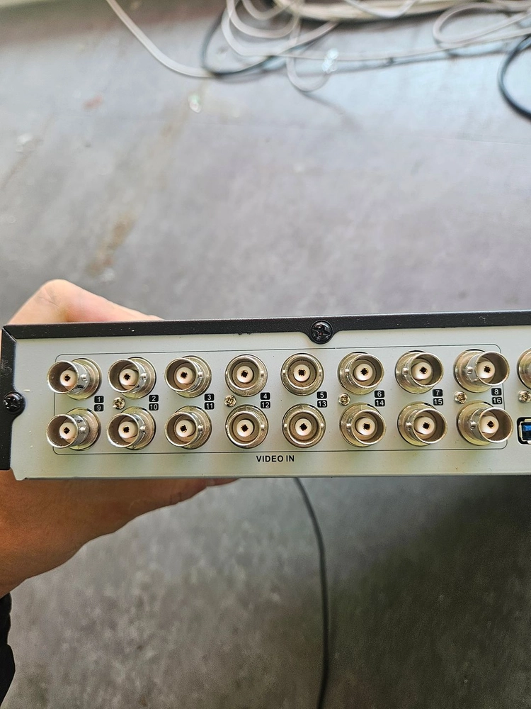 hikvision ids-7216huhi-m2/s 하이크비전 800만화소 16채널 본체와 카메라8대 이미지