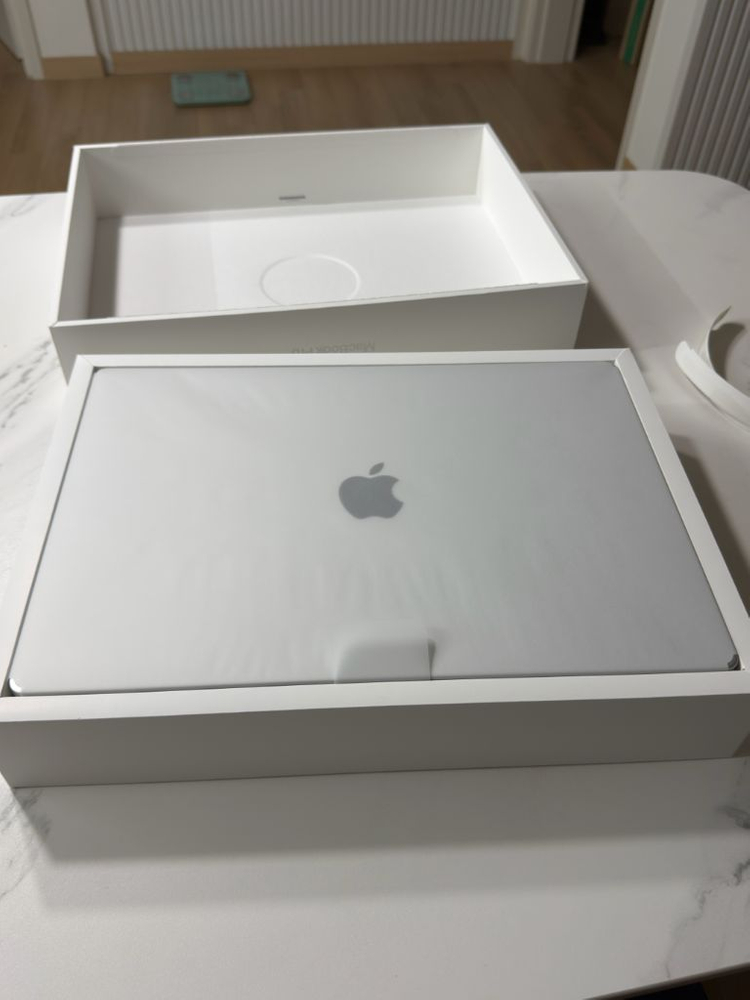 맥북프로 16 실버, m5pro 18코어, 48gb, 1tb s급 팝니다 이미지