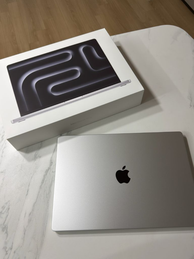 맥북프로 16 실버, m5pro 18코어, 48gb, 1tb s급 팝니다 이미지