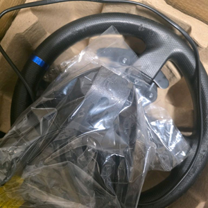 트러스트마스터 t300 rs 팝니다 이미지