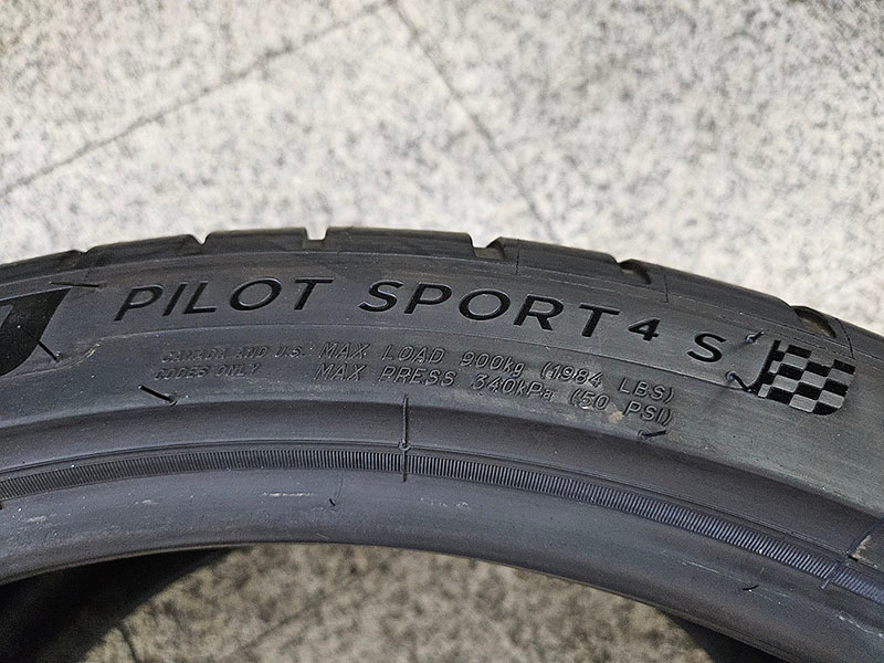 미쉐린 PS4S 305-30-21 중고타이어 한개 이미지