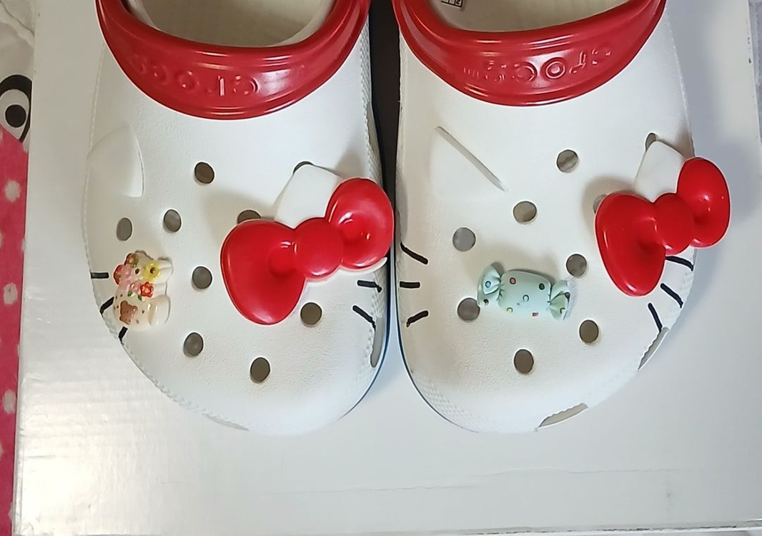 헬로키티크록스 정품J2 205 지비츠포함 거의새거 이미지