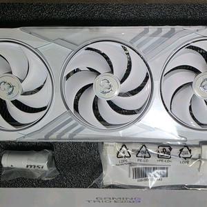 msi rtx 5070 트리오 화이트 팝니다 이미지
