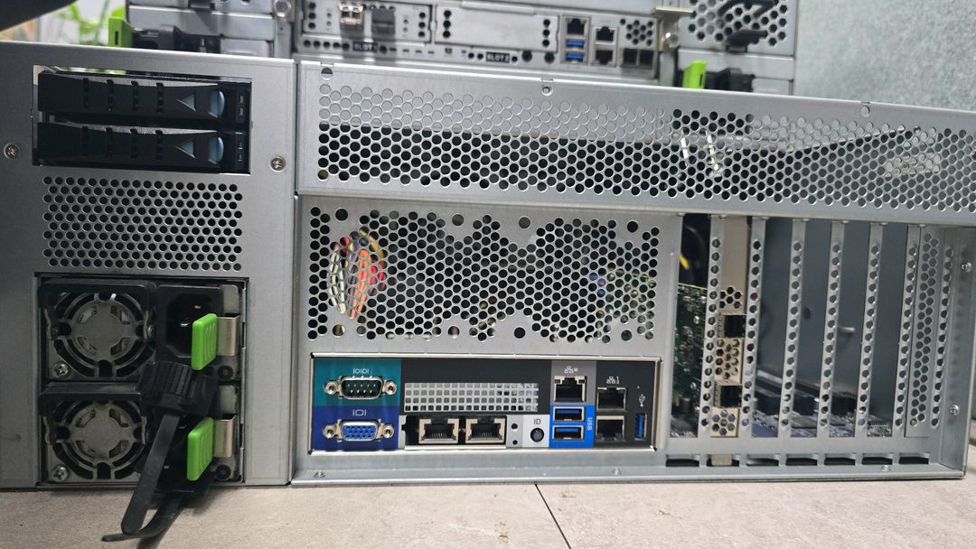 24베이 스토리지 서버 EPYC 7502P 이미지
