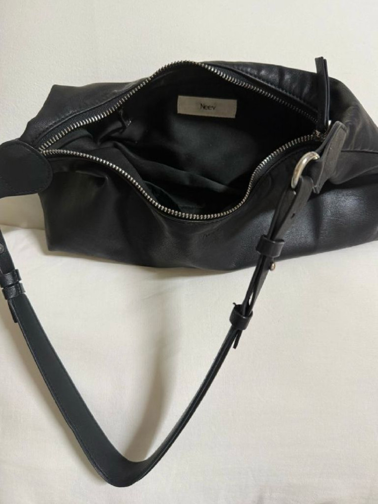 니브 Neev 가방 Medium Square Hobo Bag (Black)+ (새제품)마이아 미니 캔버스백 이미지