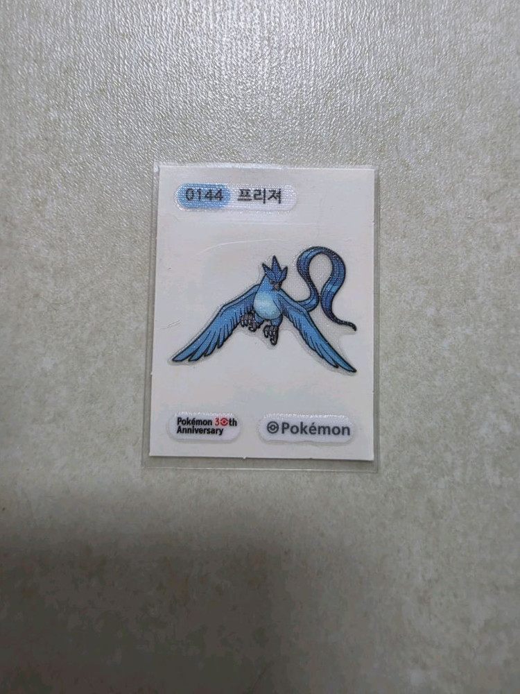 포켓몬스터 30주년 포켓몬 띠부씰 프리져,거다이맥스 리자몽 이미지