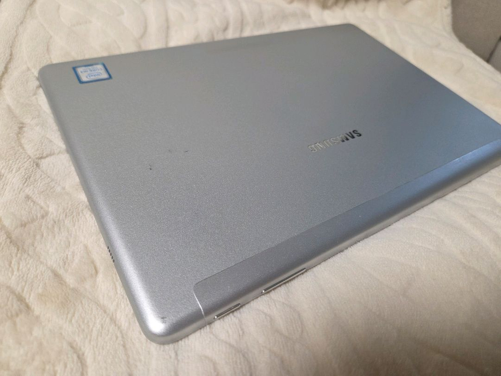삼성 갤럭시북 10.6 RAM 4GB, 128GB 와이파이모델 팔아요. 이미지