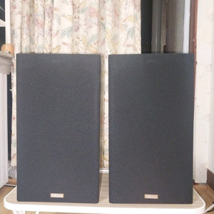 야마하의 명기 NS-10M T 스피커 이미지