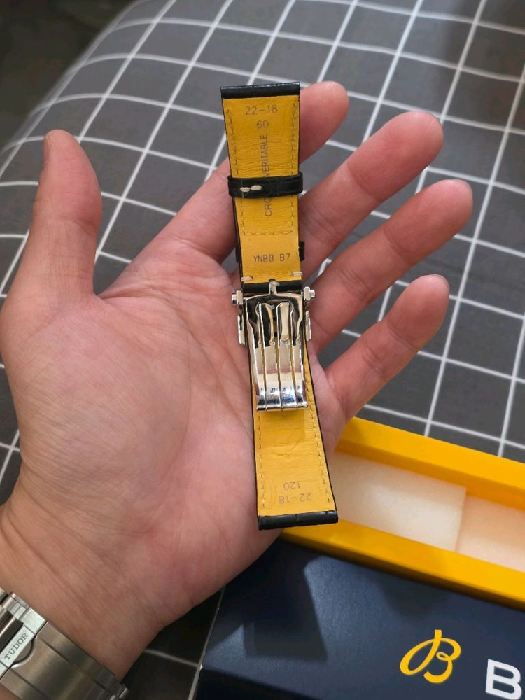 브라이틀링 정품 디버클+블랙 엘리가죽 스트랩 (22mm) 이미지